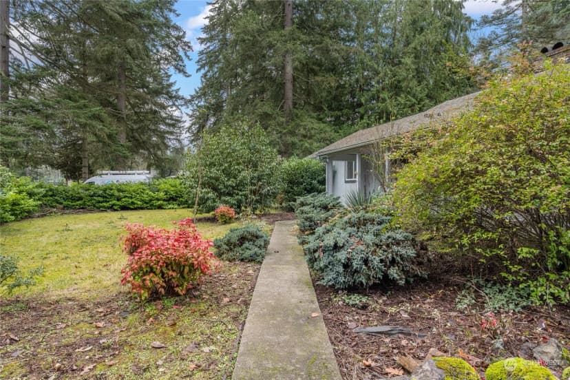 Property photo for 12624 Glenwood Avenue Sw, Lakewood photo 4