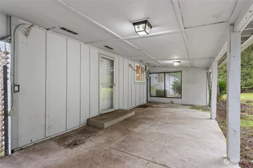 Property photo for 12624 Glenwood Avenue Sw, Lakewood photo 25