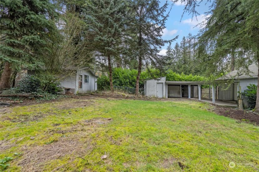 Property photo for 12624 Glenwood Avenue Sw, Lakewood photo 31