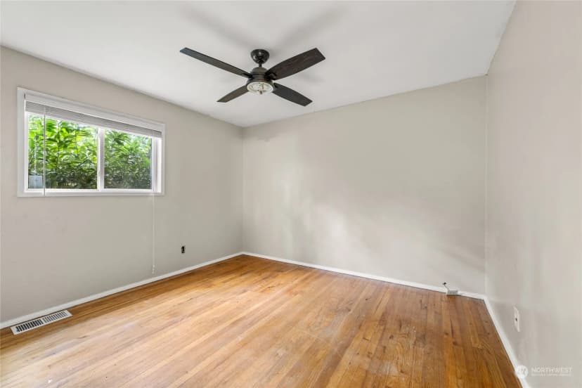 Property photo for 12624 Glenwood Avenue Sw, Lakewood photo 15