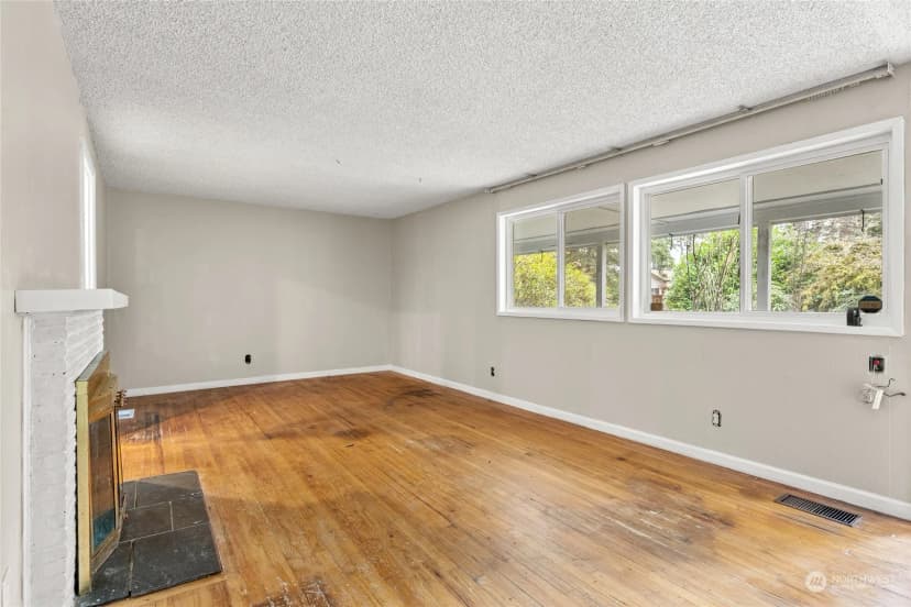 Property photo for 12624 Glenwood Avenue Sw, Lakewood photo 6