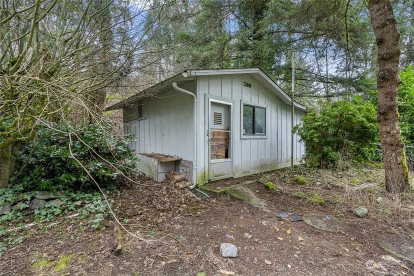Property photo for 12624 Glenwood Avenue Sw, Lakewood photo 27