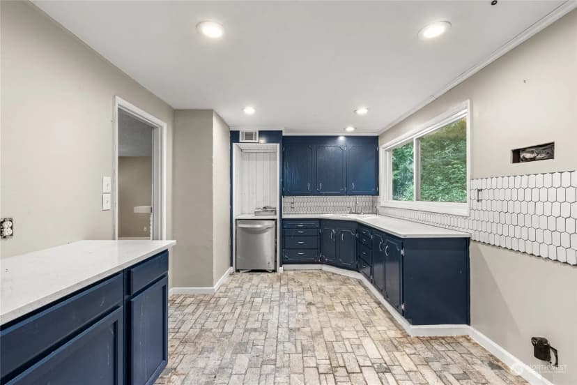 Property photo for 12624 Glenwood Avenue Sw, Lakewood photo 12
