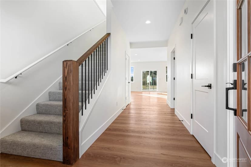 Property photo for 2015 Monteview Court, Lynden photo 3