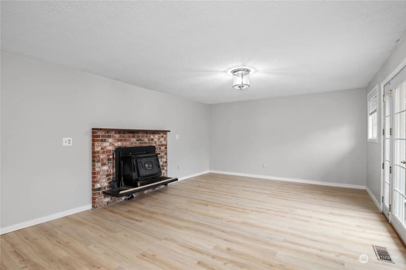 Property photo for 921 Val Vista Drive, Montesano photo 12