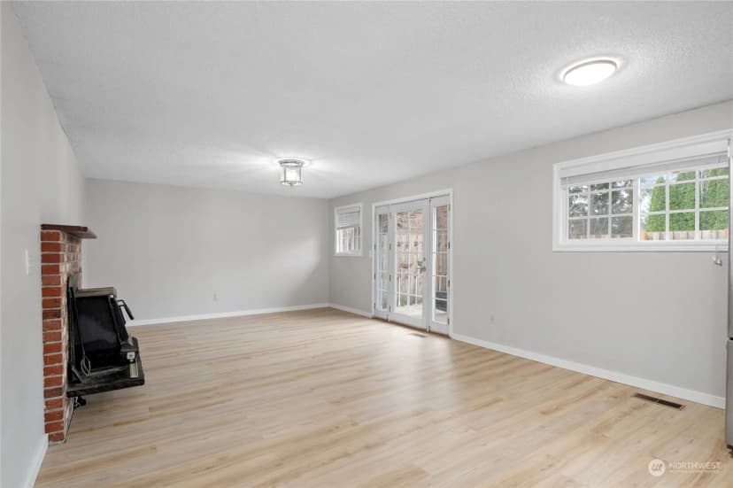 Property photo for 921 Val Vista Drive, Montesano photo 11