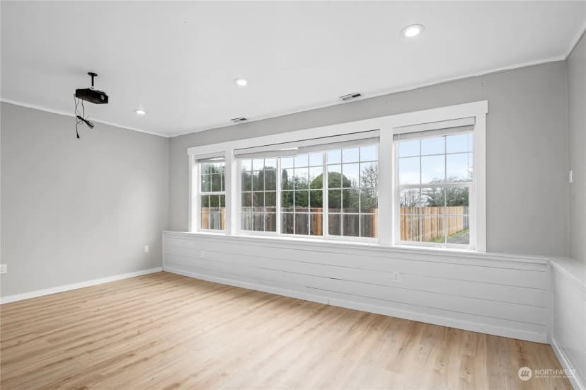 Property photo for 921 Val Vista Drive, Montesano photo 10