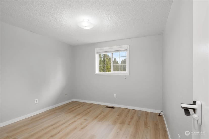 Property photo for 921 Val Vista Drive, Montesano photo 22