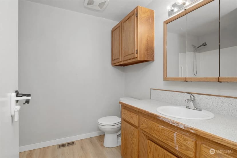 Property photo for 921 Val Vista Drive, Montesano photo 19