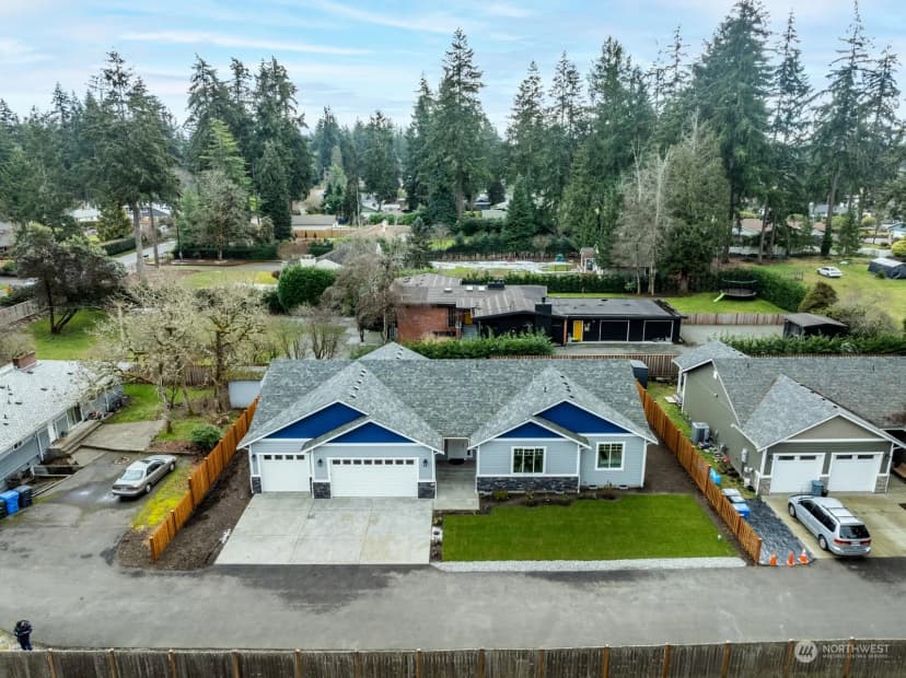 Property photo for 10516 Interlaaken Drive Sw, Lakewood photo 3