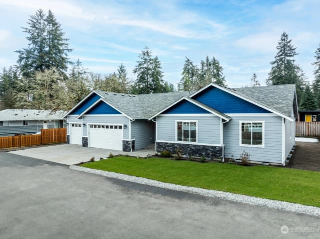 Property photo for 10516 Interlaaken Drive Sw, Lakewood photo 2