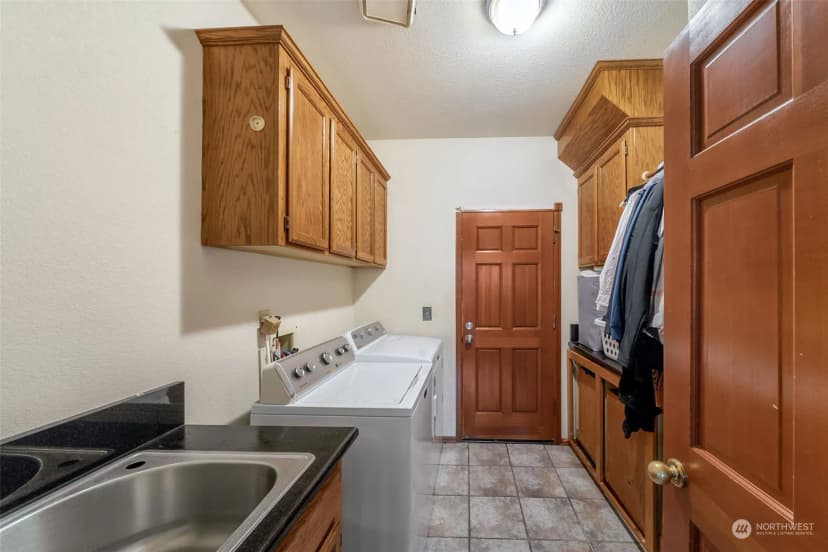 Property photo for 11215 Madera Circle Sw, Lakewood photo 14