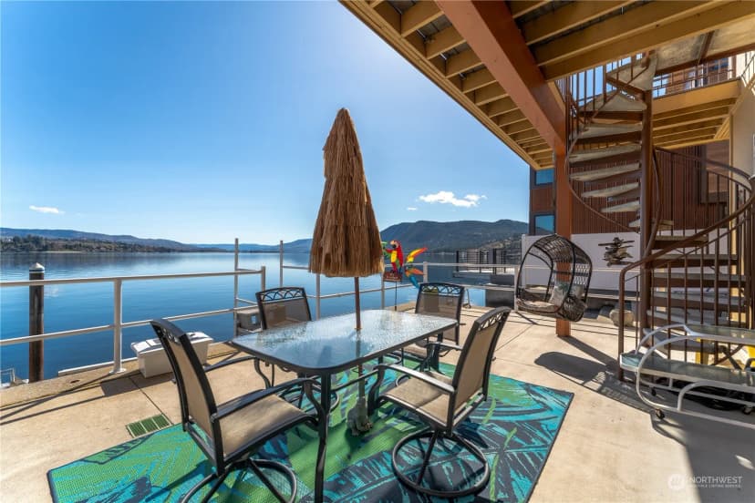 Property photo for 9578 S Lakeshore Road, Chelan photo 2