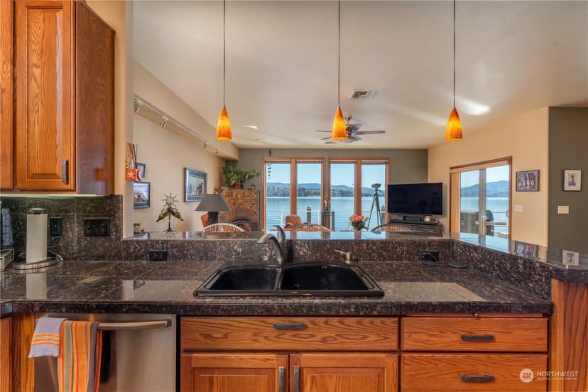 Property photo for 9578 S Lakeshore Road, Chelan photo 13