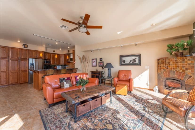 Property photo for 9578 S Lakeshore Road, Chelan photo 8