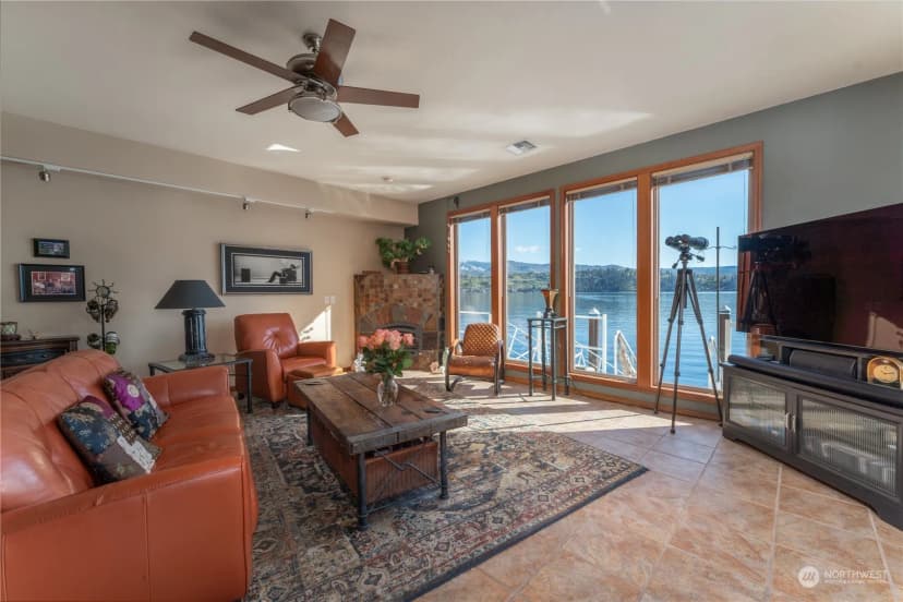 Property photo for 9578 S Lakeshore Road, Chelan photo 7