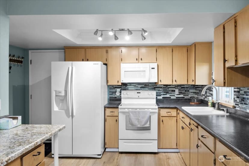 Property photo for 32808 Hyde Ave, Black Diamond photo 16