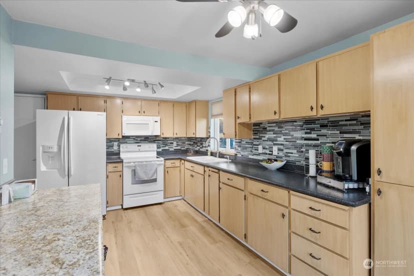 Property photo for 32808 Hyde Ave, Black Diamond photo 15