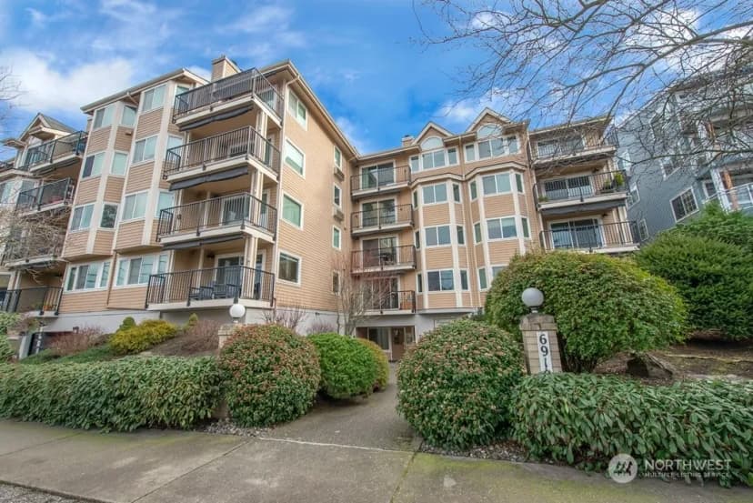 Property photo for 6910 California Avenue Sw #33, Seattle