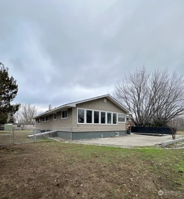 Property photo for 105 Abby Avenue #b, Benton City photo 2