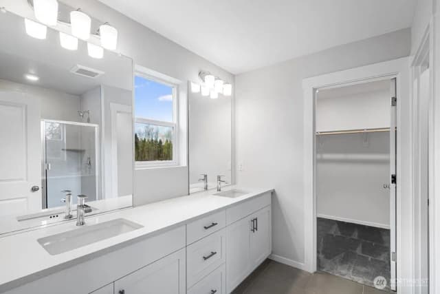 Property photo for 447 Sw 32nd Street, Battle Ground photo 3