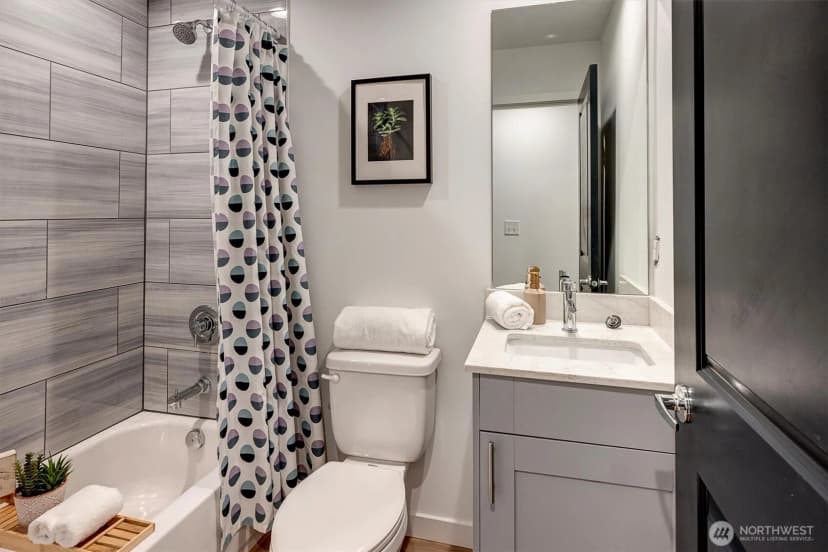Property photo for 2713 E Yesler Way #b, Seattle photo 4