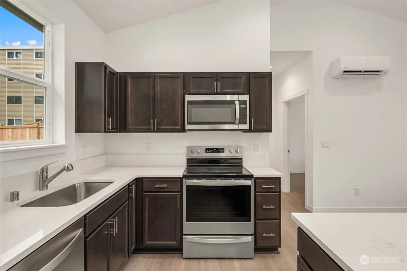 Property photo for 1240 Sw 124th Street #6c, Burien photo 8