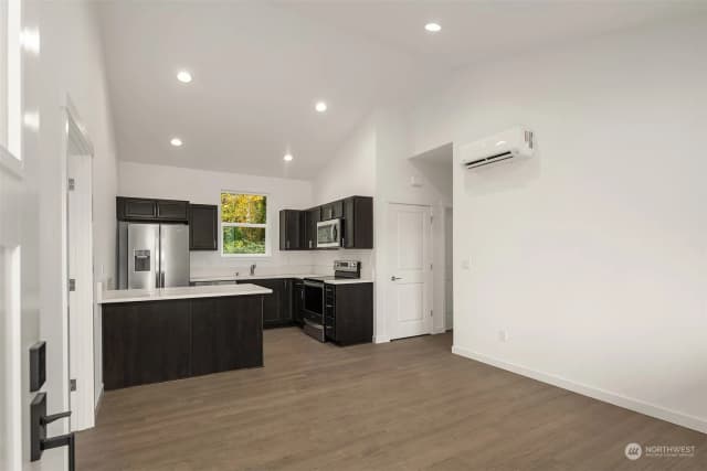 Property photo for 1240 Sw 124th Street #6c, Burien photo 3
