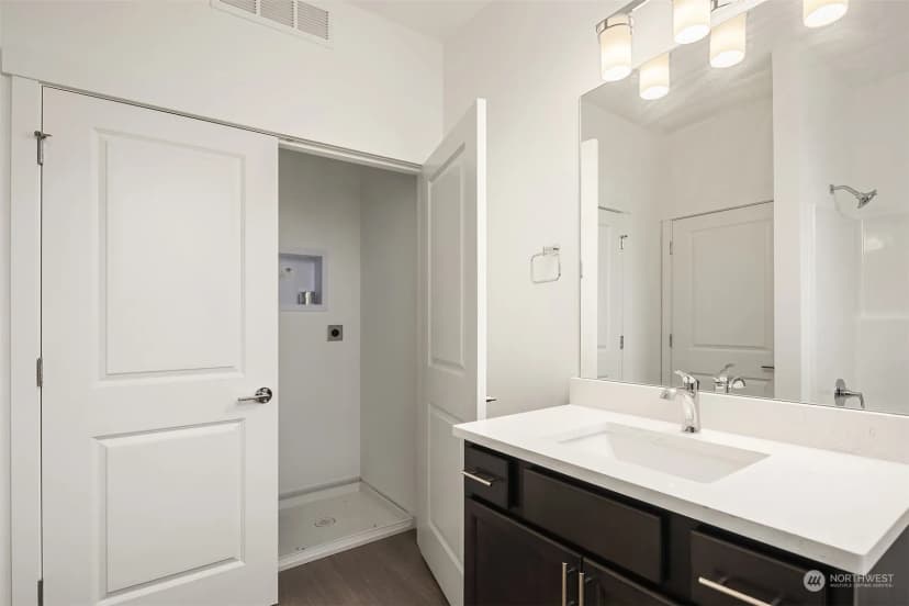 Property photo for 1240 Sw 124th Street #6c, Burien photo 12