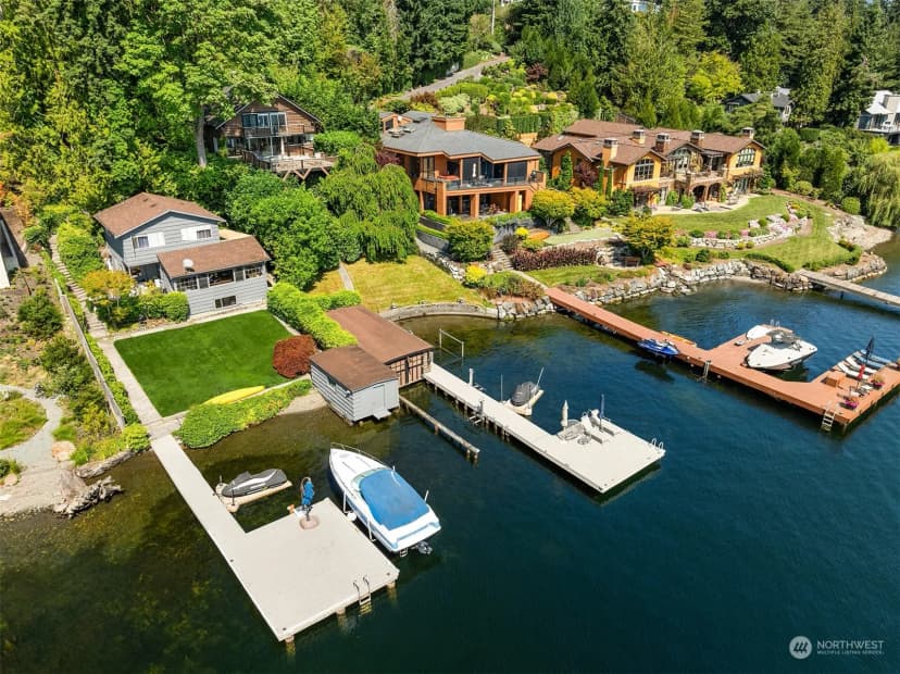 Property photo for 450 Overlake Drive E, Medina photo 3