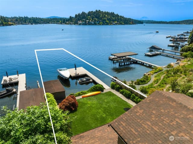 Property photo for 450 Overlake Drive E, Medina photo 2