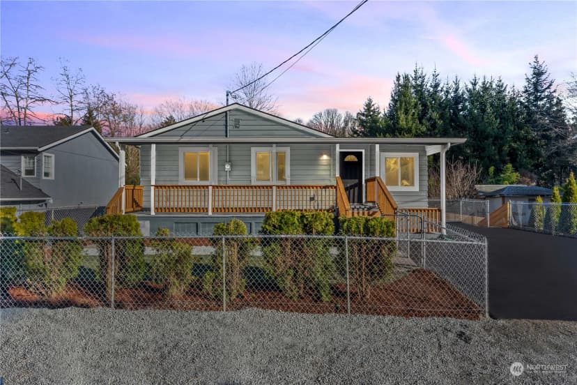 Property photo for 6968 24th Avenue Sw, Seattle photo 2