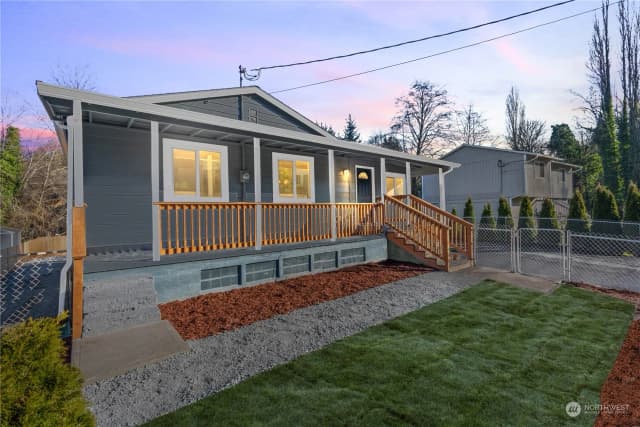 Property photo for 6968 24th Avenue Sw, Seattle photo 3