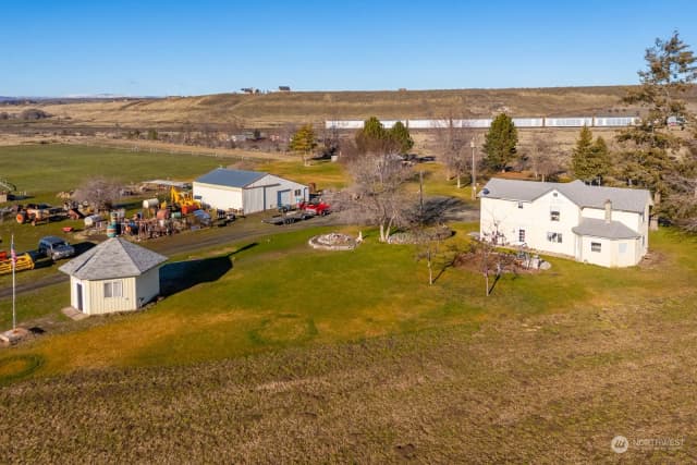 Property photo for 20226 Ne Adrian Road, Soap Lake photo 2