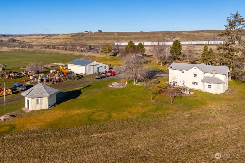 Property photo for 20226 Ne Adrian Road, Soap Lake photo 2