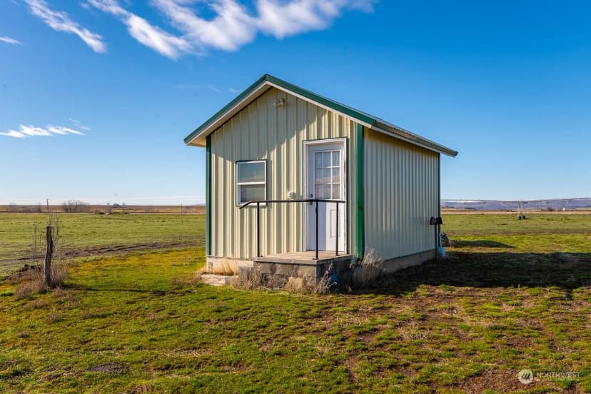 Property photo for 20226 Ne Adrian Road, Soap Lake photo 28