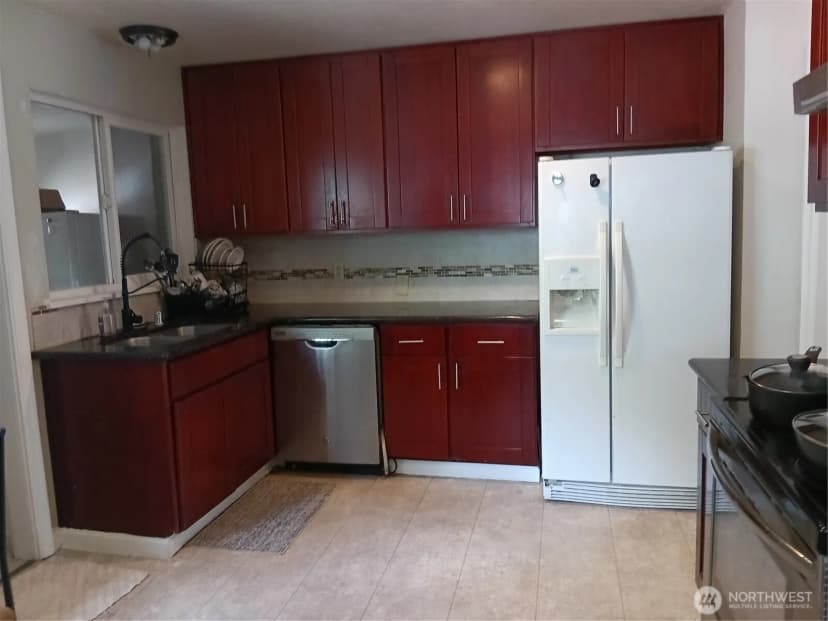 Property photo for 522 Ne 127th Street, Seattle photo 16