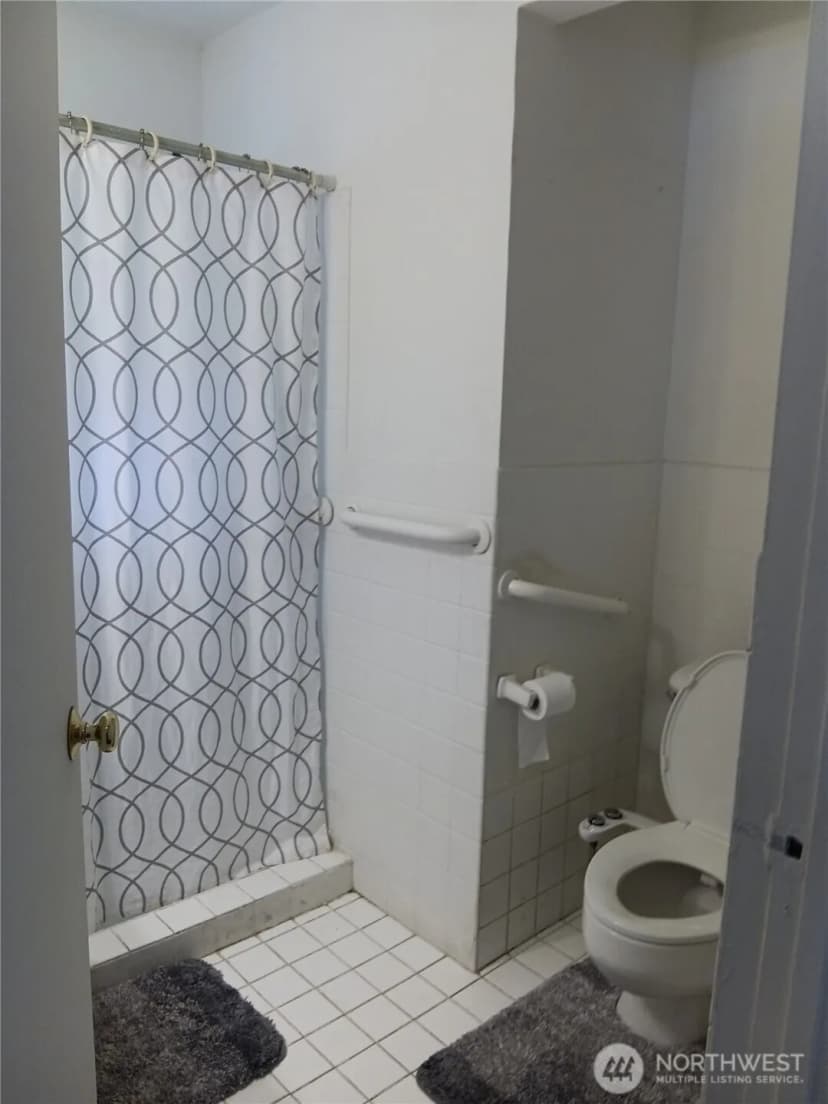Property photo for 522 Ne 127th Street, Seattle photo 18