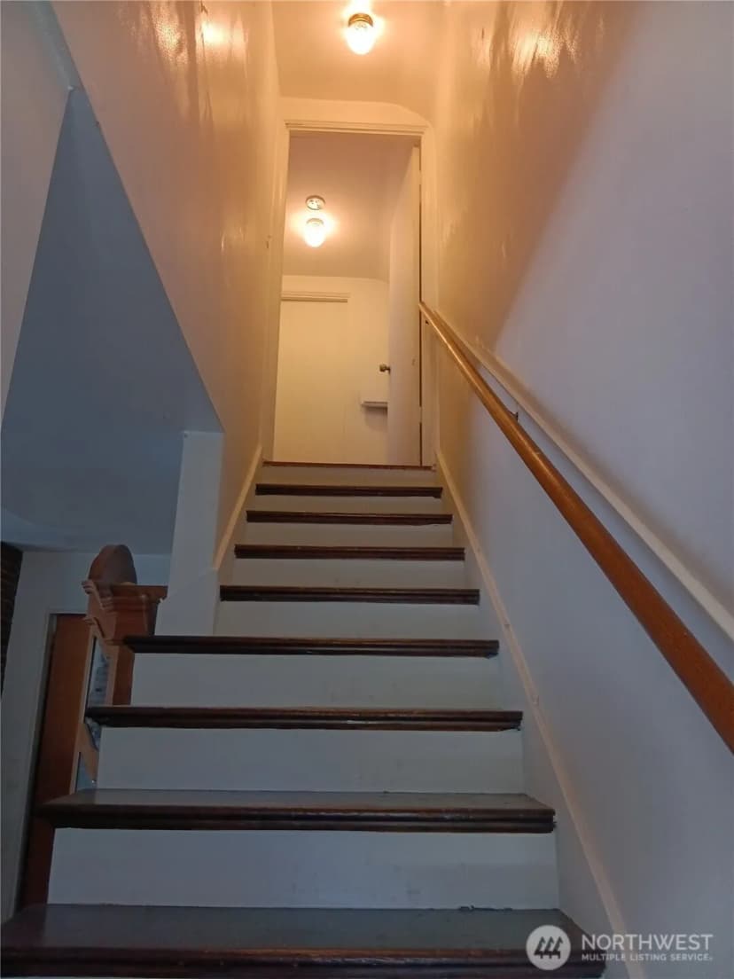 Property photo for 522 Ne 127th Street, Seattle photo 10