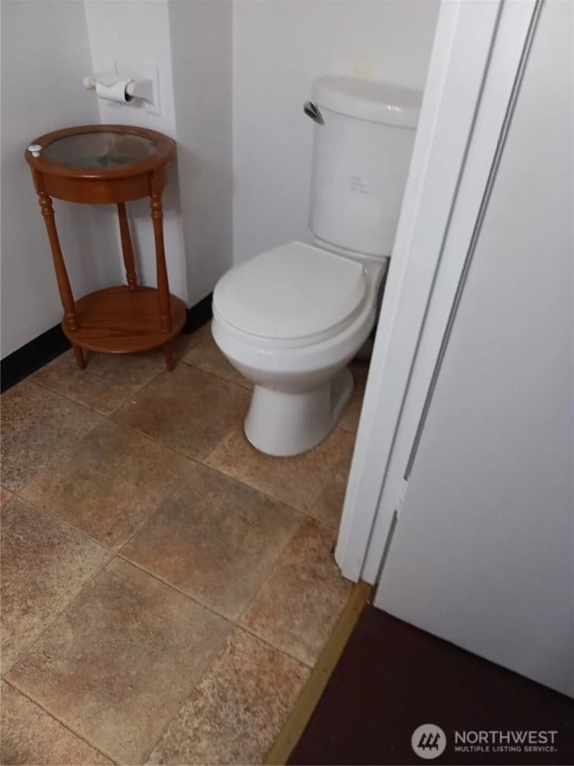 Property photo for 522 Ne 127th Street, Seattle photo 8