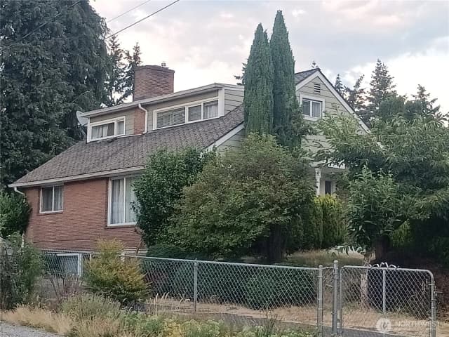 Property photo for 522 Ne 127th Street, Seattle