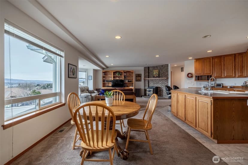 Property photo for 740 Castle Heights Drive, Wenatchee photo 12