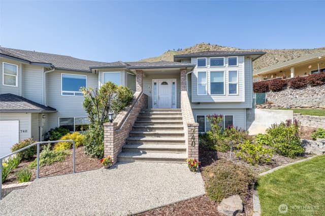 Property photo for 740 Castle Heights Drive, Wenatchee photo 5