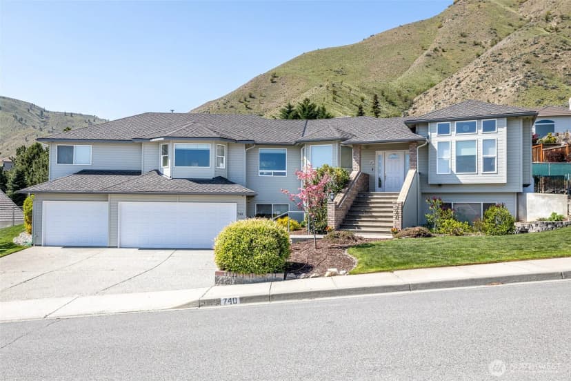 Property photo for 740 Castle Heights Drive, Wenatchee
