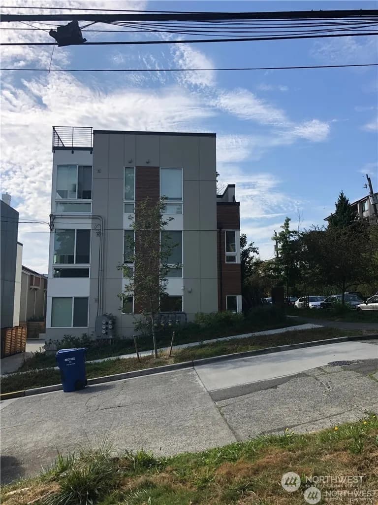 Property photo for 2602 E Thomas Street, Seattle photo 7