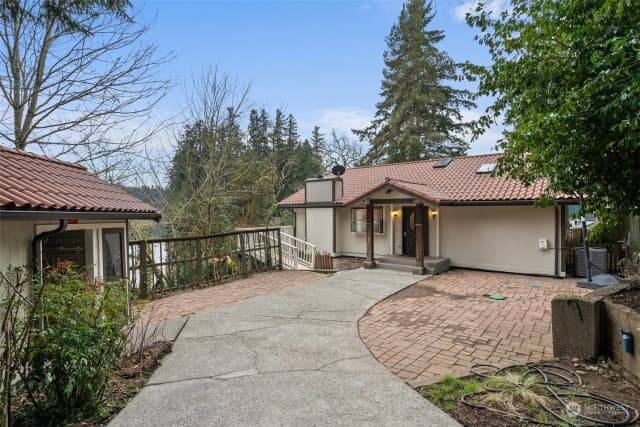 Property photo for 10245 Se 46th Avenue, Olympia photo 3
