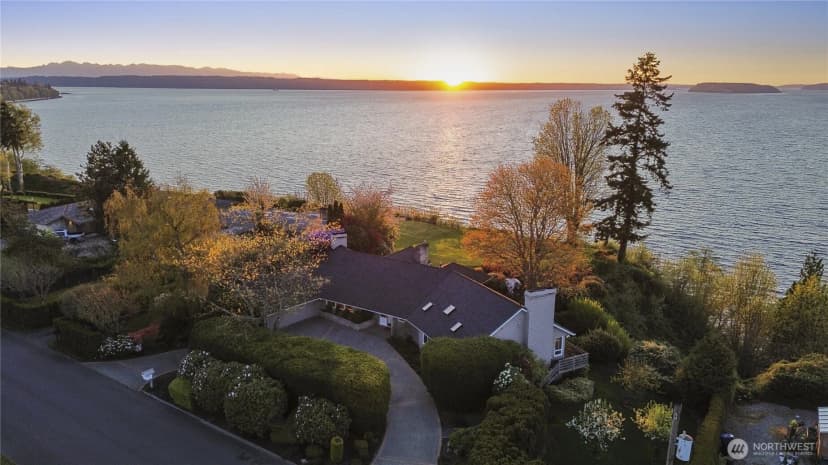 Property photo for 1040 N Park Drive, Everett