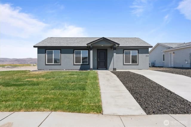 Property photo for 204 Cherry Street, Mattawa