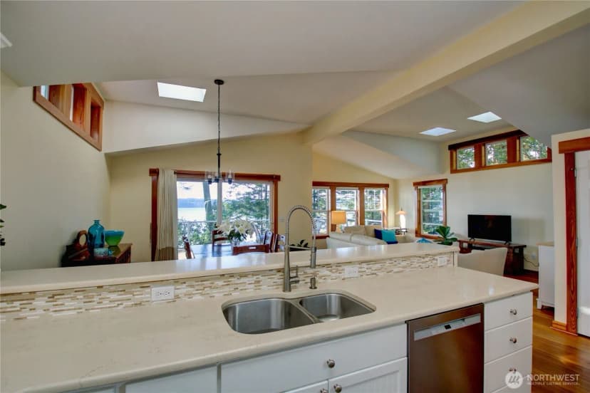 Property photo for 17934 Cobahud Road, La Conner photo 12