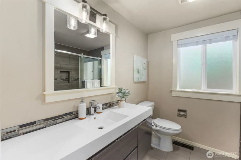 Property photo for 509 147th Place Ne, Bellevue photo 25